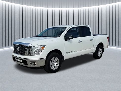 Used 2018 Nissan Titan SV image 1