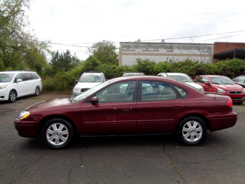 Used 2005 Ford Taurus SEL image 8