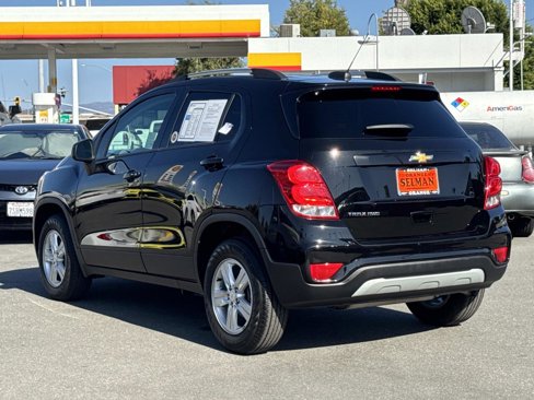 Used 2022 Chevrolet Trax LT w/ LT Convenience Package image 7