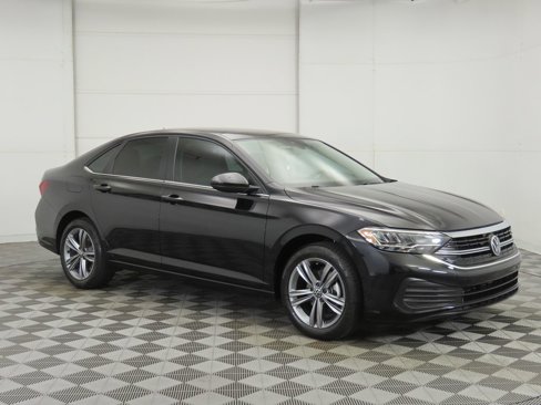 Certified 2024 Volkswagen Jetta SE image 4