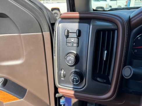 Used 2018 Chevrolet Silverado 1500 High Country image 25