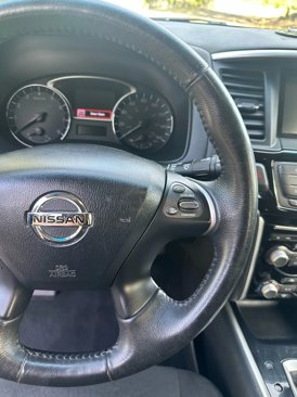 Used 2014 Nissan Pathfinder SV image 39