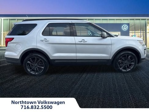 Used 2018 Ford Explorer XLT w/ Equipment Group 202A image 2