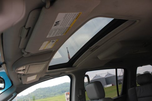 Used 2004 Nissan Armada LE w/ (SR2) Sunroof Pkg (LE) image 26