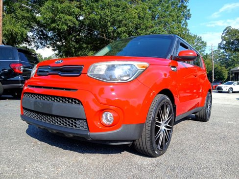 Used 2017 Kia Soul + image 2