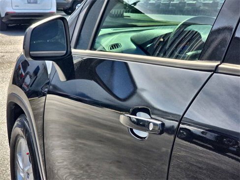 Used 2020 Chevrolet Trax LS w/ Tint and Cruise Package image 11