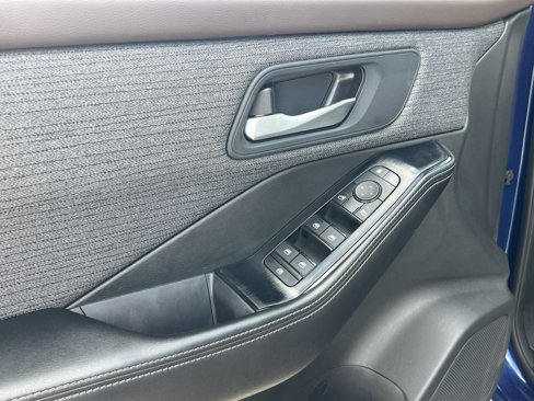 Used 2023 Nissan Rogue SV image 15