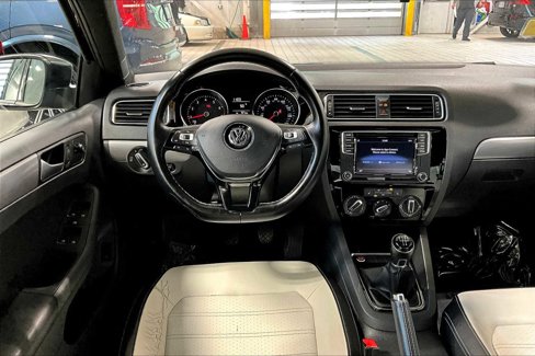 Used 2016 Volkswagen Jetta Sport image 4