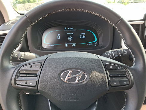 Certified 2024 Hyundai Venue Limited image 18