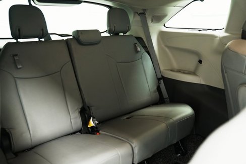 Used 2024 Toyota Sienna Limited image 31