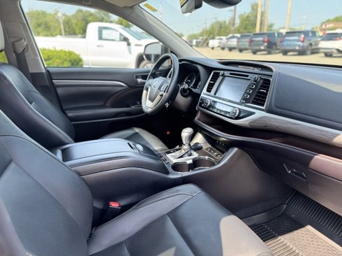 Used 2018 Toyota Highlander Limited image 11