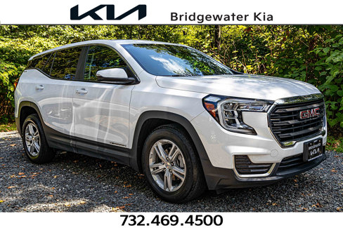 Used 2022 GMC Terrain SLE image 1