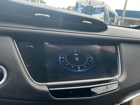 Used 2019 Cadillac XT5 FWD image 11