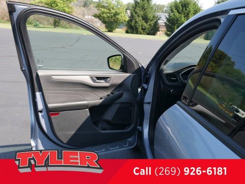 Used 2022 Ford Escape SE w/ Cold Weather Package image 21