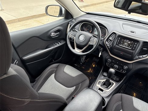 Used 2014 Jeep Cherokee Latitude image 16