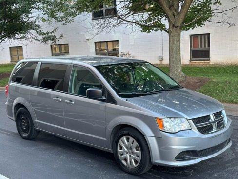 Used 2018 Dodge Grand Caravan SE image 1