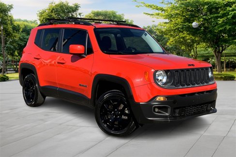 Used 2017 Jeep Renegade Latitude w/ Cold Weather Group image 3