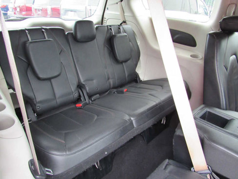 Used 2017 Chrysler Pacifica Touring-L image 10