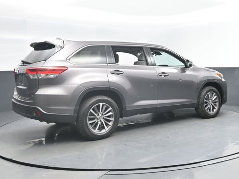 Used 2019 Toyota Highlander XLE image 4