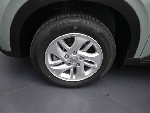 New 2025 Hyundai Venue SE image 20