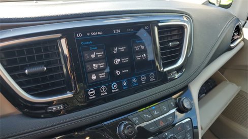 Certified 2019 Chrysler Pacifica Limited w/ Tire & Wheel Group image 19