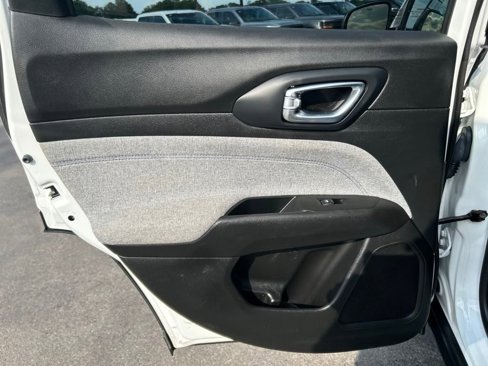 Used 2022 Jeep Compass Latitude image 26
