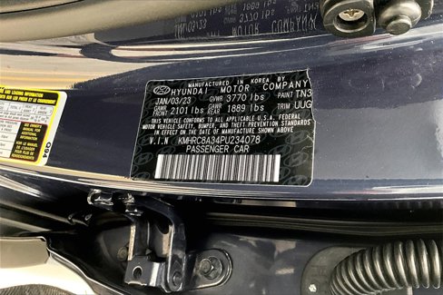 Used 2023 Hyundai Venue Limited image 34