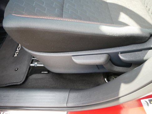 Used 2023 Nissan Kicks SR image 15