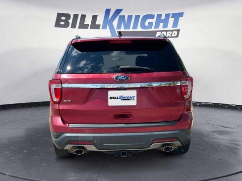 Used 2018 Ford Explorer XLT image 4