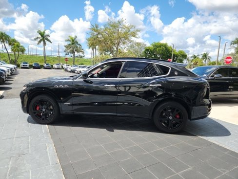 Used 2018 Maserati Levante S GranSport image 15