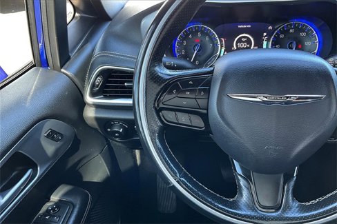 Used 2019 Chrysler Pacifica Limited image 18