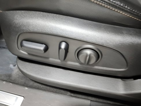 Used 2018 Chevrolet Equinox Premier image 18