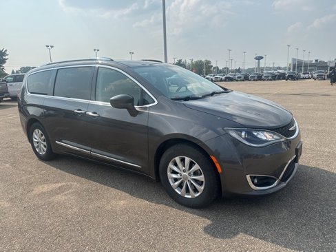 Used 2019 Chrysler Pacifica Touring-L image 8