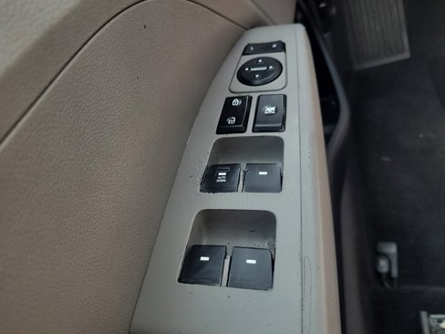 Used 2017 Hyundai Elantra SE image 27