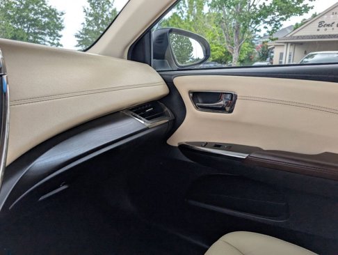 Used 2017 Toyota Avalon Limited image 33