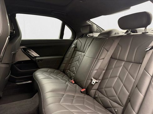 Used 2024 BMW 740i image 13
