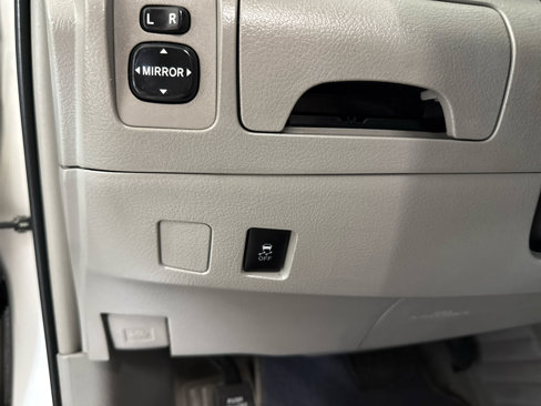 Used 2010 Toyota Camry LE image 12
