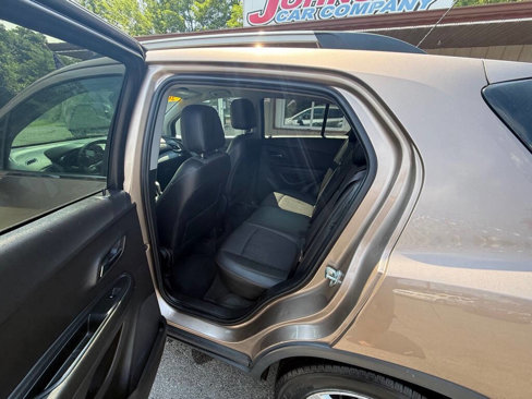 Used 2018 Chevrolet Trax LT w/ LT Convenience Package image 8