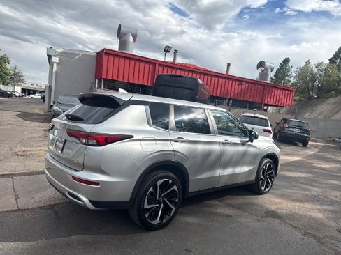 Used 2023 Mitsubishi Outlander SE image 5