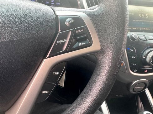 Used 2013 Hyundai Veloster image 12