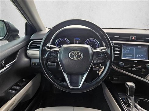 Used 2020 Toyota Camry SE image 11