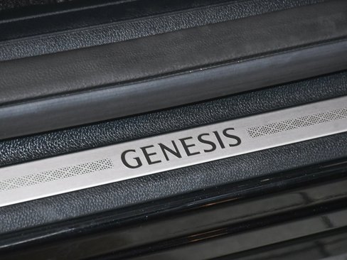 Used 2025 Genesis GV70 2.5T Select w/ Select Package image 14