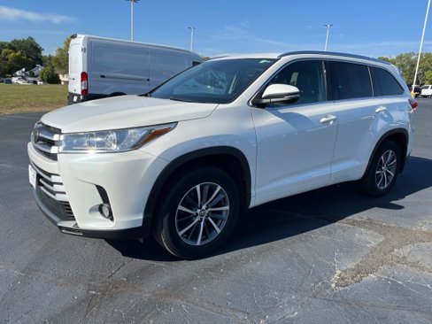 Used 2018 Toyota Highlander XLE image 1