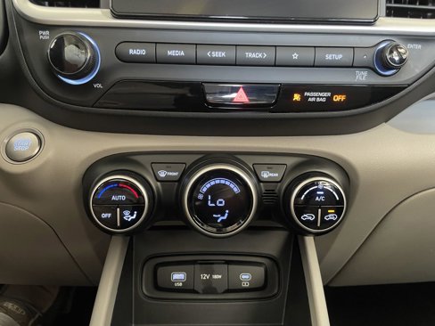 Used 2024 Hyundai Venue SEL image 15