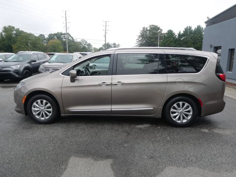 Used 2018 Chrysler Pacifica Touring-L image 9