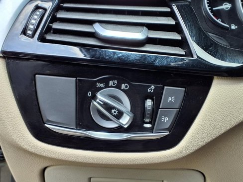 Used 2019 BMW 530i xDrive image 18