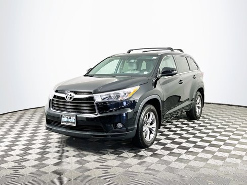 Used 2015 Toyota Highlander XLE image 3