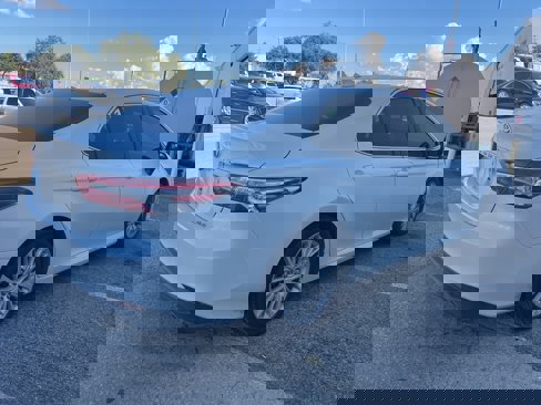 Used 2019 Toyota Camry XLE image 4