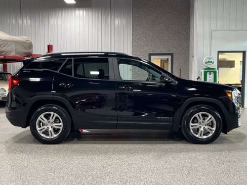 Certified 2022 GMC Terrain SLE w/ Driver Convenience Package image 6