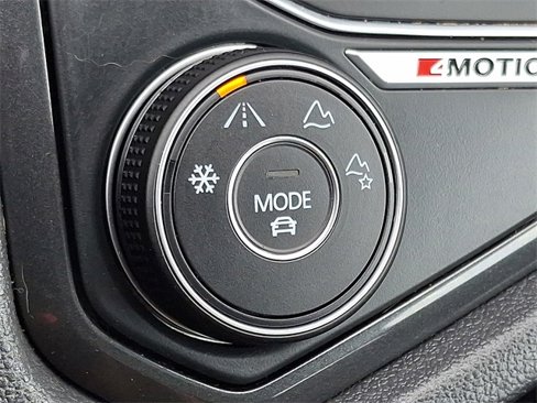 Used 2018 Volkswagen Tiguan SEL image 23